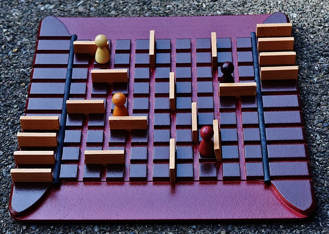 dřevěná desková hra